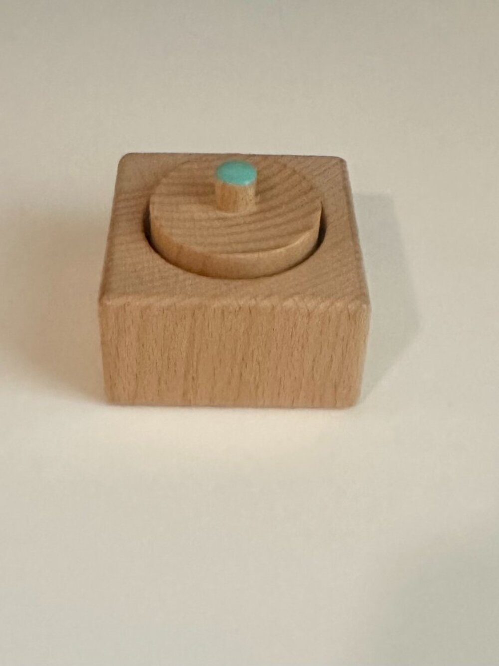 Lovevery Wooden Pincer Puzzle Thinker Play Kit 11-12m Montessori